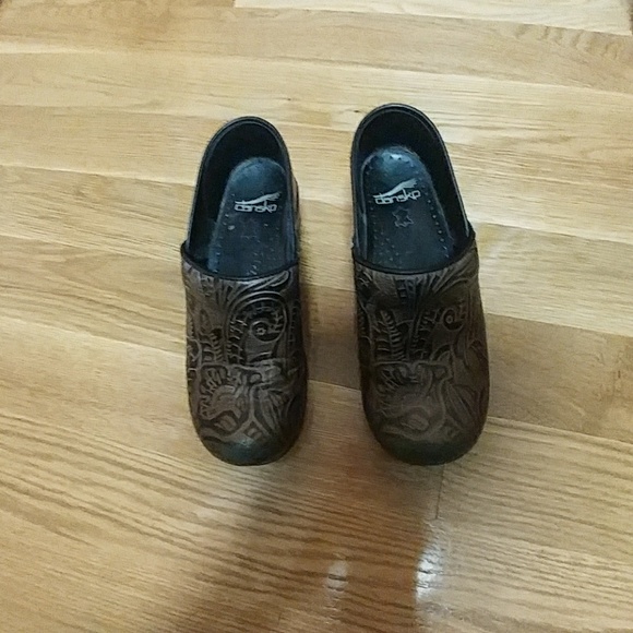 Dansko Shoes - Dansko brown paisley clogs
